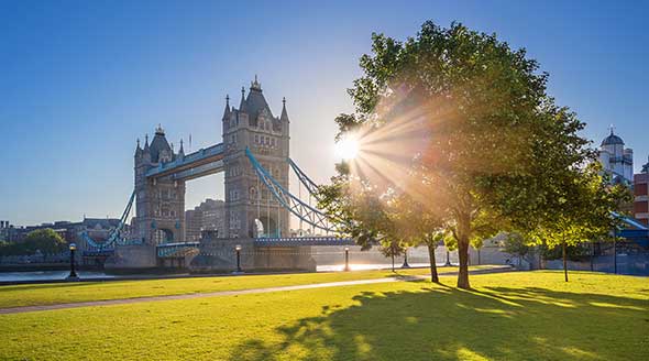 London bridge at dawn