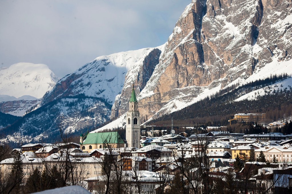 FIS Ski Championships partners with CWT M&E