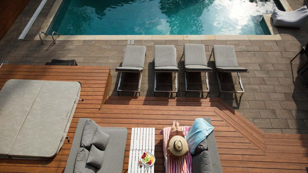 How to make travelers comfortable with your hotel program